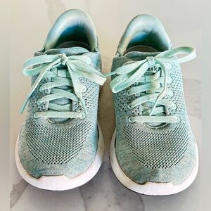 KIZIK Lima Sneakers Shoes in Spearmint Women’s Size 7.